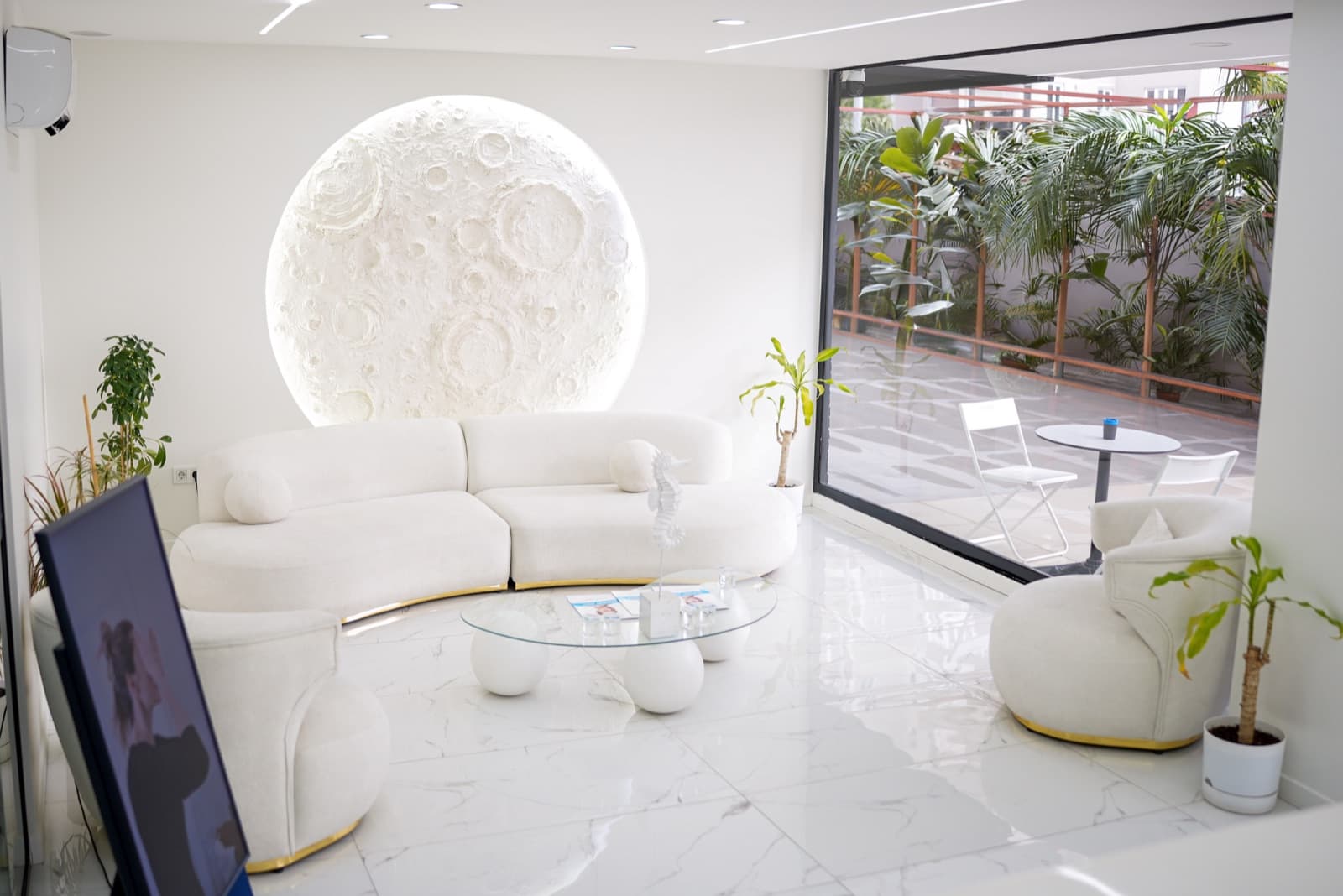 MoonQueen Antalya bekleme alanı